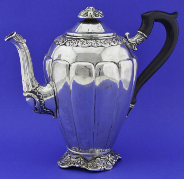 Antikes 4-teiliges Kernstück, Kaffe-,Tee- Set, 800-er Silber, ca. 1650g – Bild 2