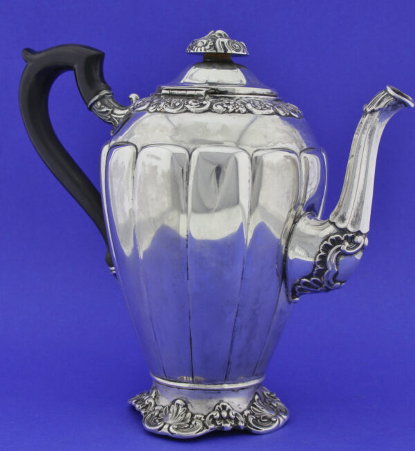 Antikes 4-teiliges Kernstück, Kaffe-,Tee- Set, 800-er Silber, ca. 1650g – Bild 3