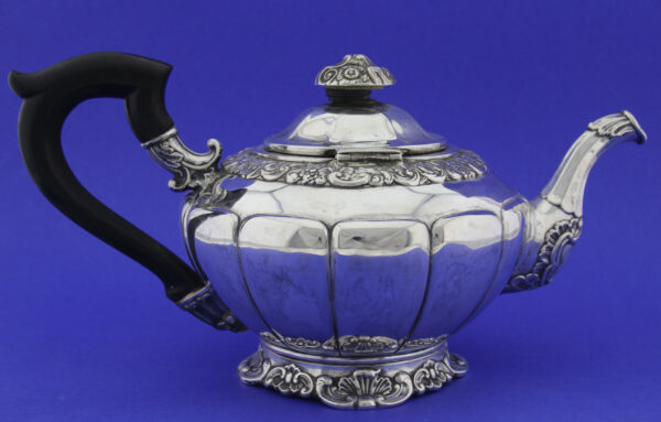 Antikes 4-teiliges Kernstück, Kaffe-,Tee- Set, 800-er Silber, ca. 1650g – Bild 6