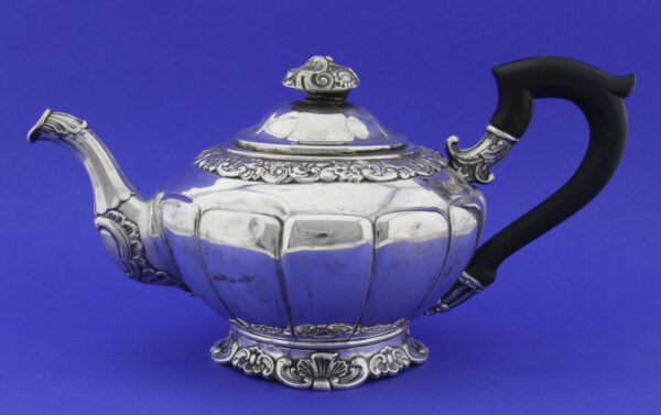 Antikes 4-teiliges Kernstück, Kaffe-,Tee- Set, 800-er Silber, ca. 1650g – Bild 7