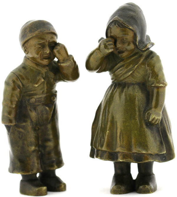 Set Bronze Figuren weinende Mädchen und Junge ca.8,5-9cm wohl um 1900 unsigniert