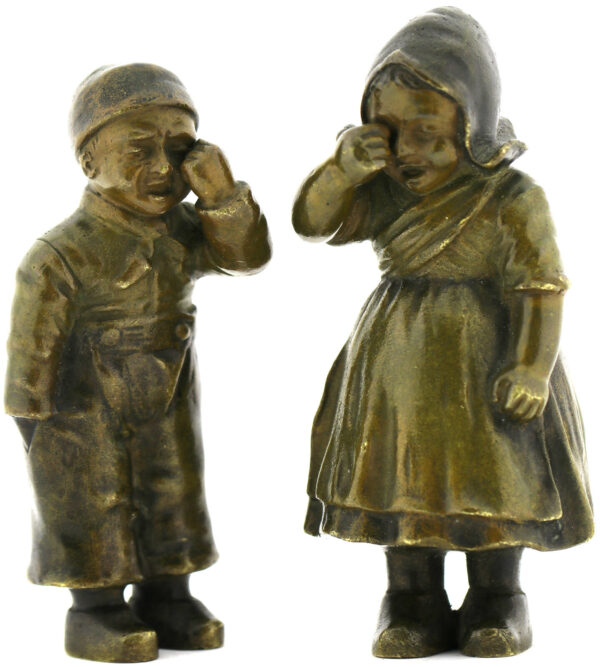 Set Bronze Figuren weinende Mädchen und Junge ca.8,5-9cm wohl um 1900 unsigniert – Bild 12